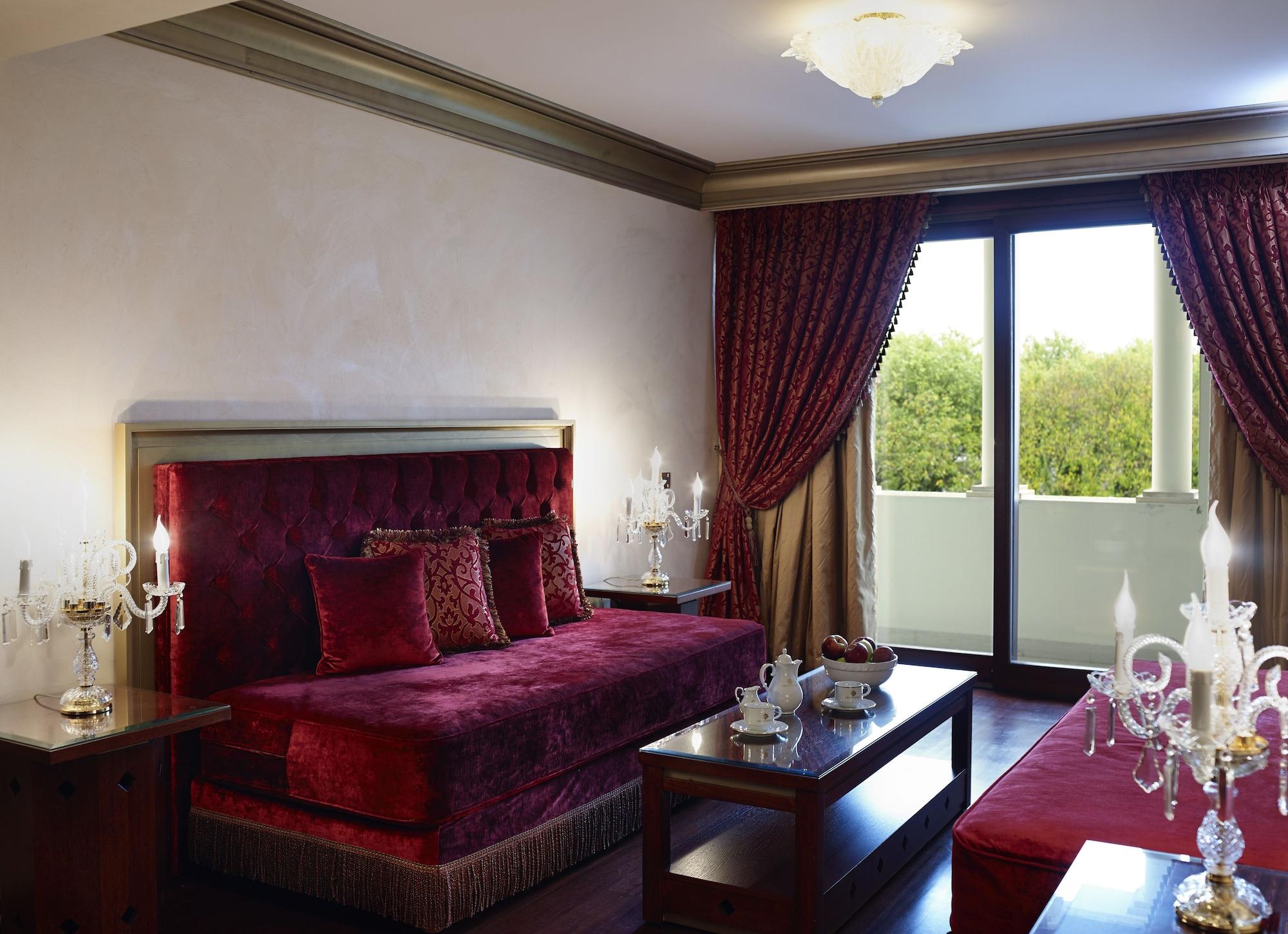 Grand Serai Congress And Spa Янина Экстерьер фото A suite at the hotel
