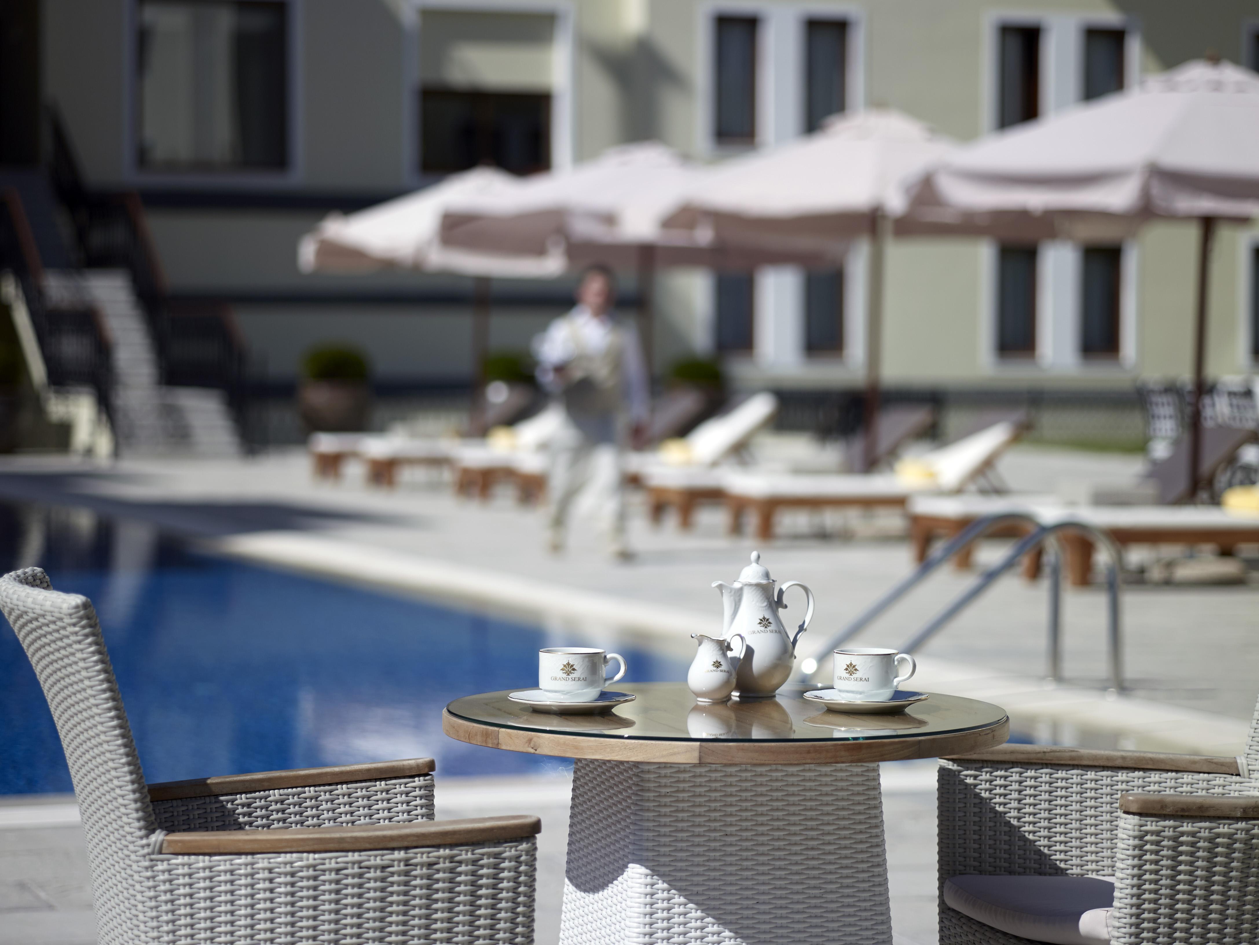 Grand Serai Congress And Spa Янина Экстерьер фото The swimming pool at the hotel