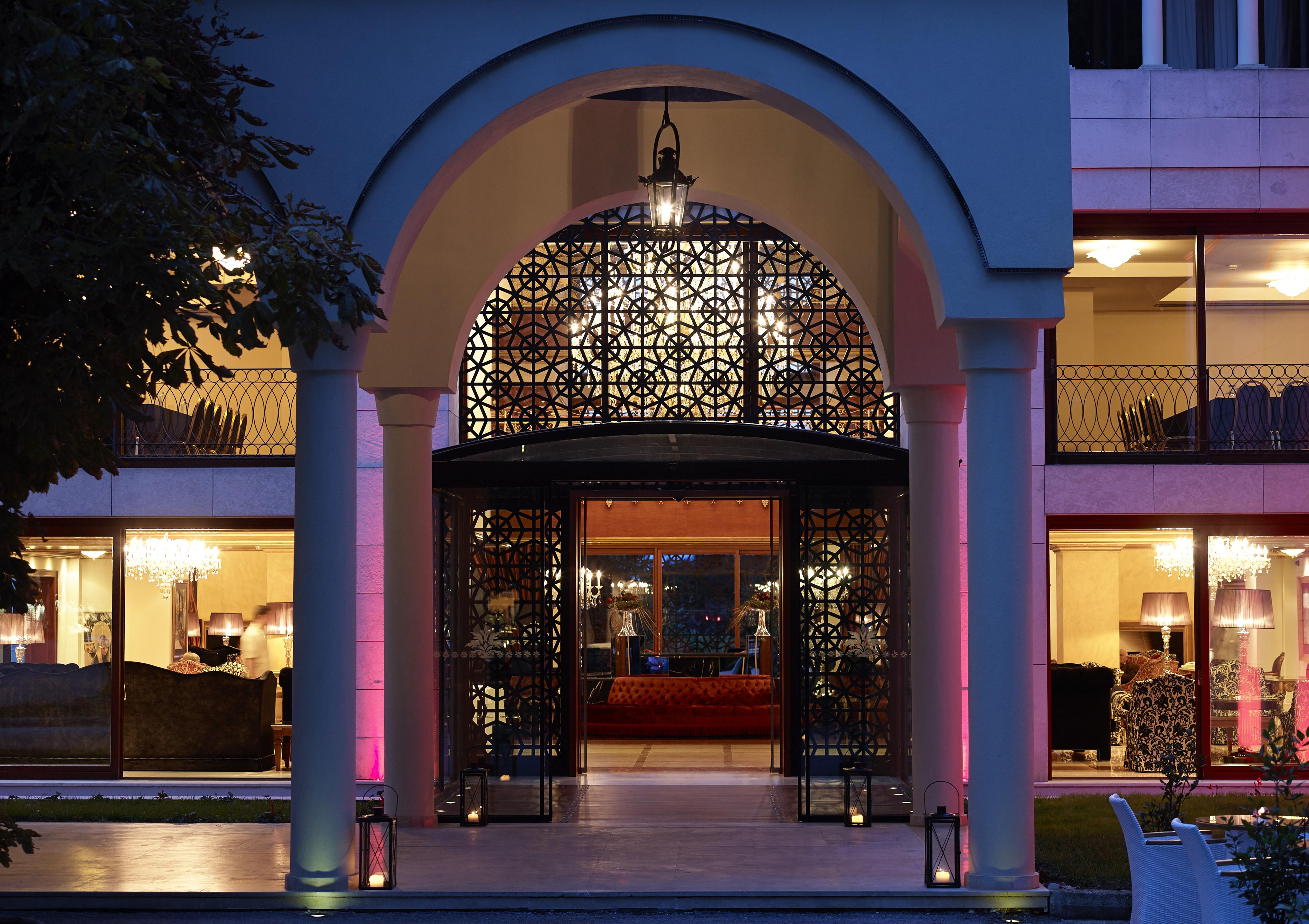 Grand Serai Congress And Spa Янина Экстерьер фото Entrance to the hotel