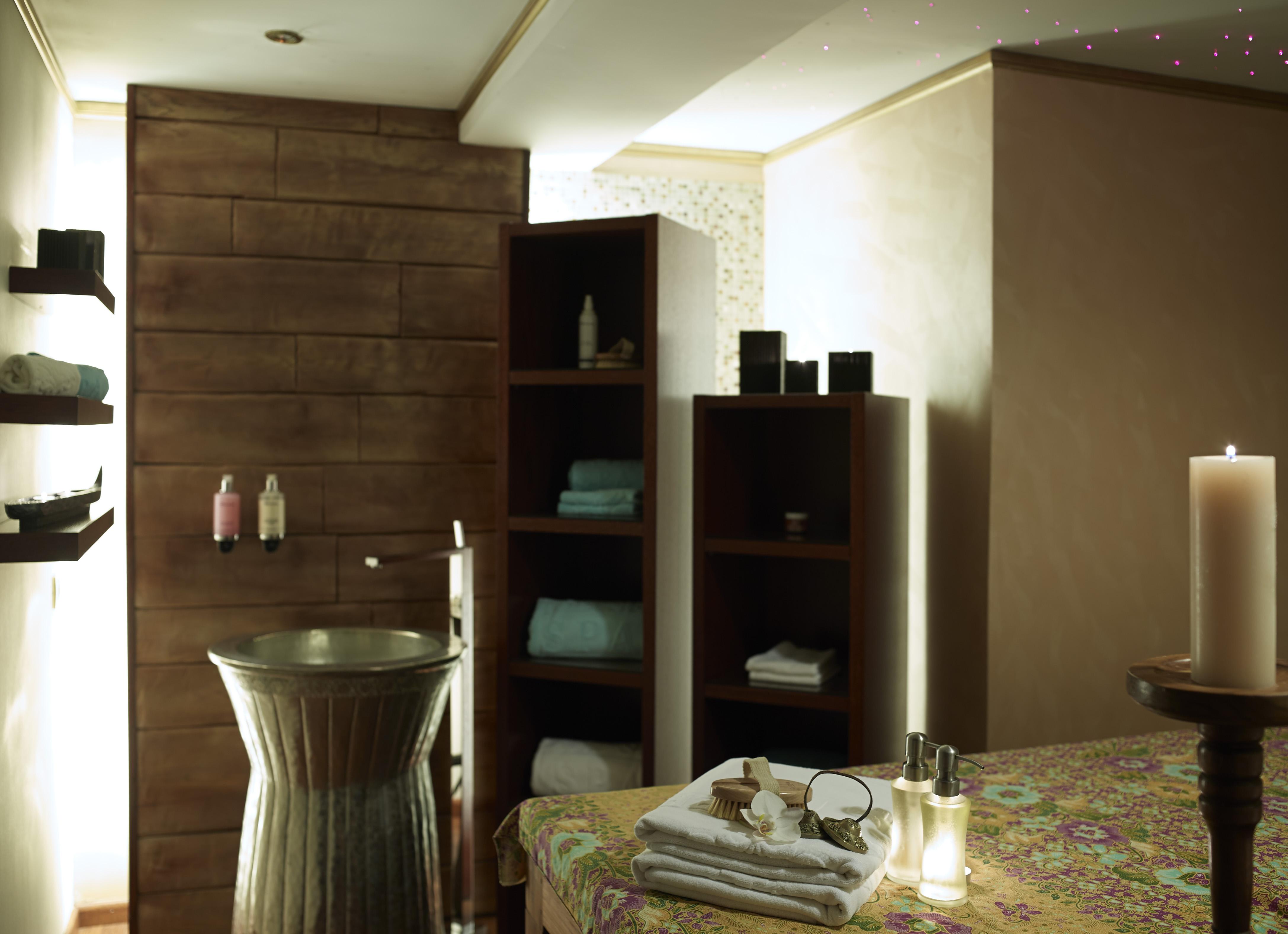 Grand Serai Congress And Spa Янина Экстерьер фото A spa treatment room