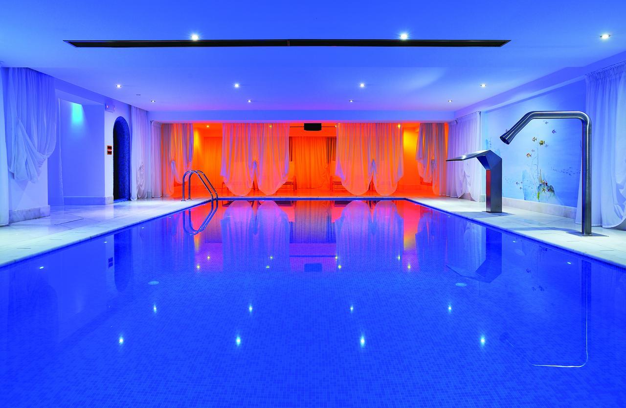 Grand Serai Congress And Spa Янина Экстерьер фото The swimming pool at the hotel
